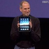 iPadを発表するスティーブ・ジョブズ