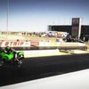 カワサキ ニンジャ（緑）とスズキ ハヤブサ（白）の0-400m加速競争（動画キャプチャー）
