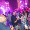 やがて関係者もこの音楽とダンスに大盛り上がり