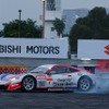 モータースポーツジャパン2011に登場した佐藤琢磨。ホンダのスーパーGTマシン『HSV-010』を初ドライブするサプライズも。