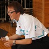 中嶋一貴選手が、御殿場市内の小学校でモータースポーツに関する特別授業を行った