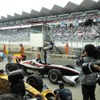 Fニッポン決勝を制したオリベイラと、2位でフィニッシュした石浦（左端）。