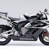 ホンダ、スーパースポーツバイク『CBR1000RR』を発売