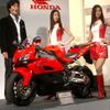 【東京モーターサイクルショー04】RC211Vのノウハウ…ホンダ『CBR1000RR』