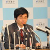 会見する永井章地震津波監視課長（21日・気象庁）