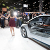 BMWの新ブランド、「i」の『i3コンセプト』と『i8コンセプト』の北米プレミアにはハリウッド女優のポーラ・パットンが登場（ロサンゼルスモーターショー11）