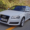 アウディ A3 e-tron はバッテリーとモーターで駆動する電気自動車だ。