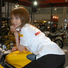 【東京モーターサイクルショー04】コンパニオン写真蔵…ズッキューン