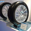 ジオランダーSUV（手前）
