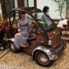 住宅設備機器と建材の総合メーカー、LIXIL（リクシル）のブースに展示された「家具のようなEV」（東京モーターショー11）