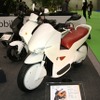 エクリーモEB25。ecomoがデザイン/設計を手掛け、今春、マレーシアにおいて同国初の国産EVスクーターとして発表（東京モーターショー11）