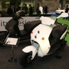 エクリーモES11。「パワフル＆コンパクト」をテーマに、アジアの大都市に暮らす若者のライフスタイルに合わせて開発されたエントリーモデル。テストライド（12月7～11日開催）に提供（東京モーターショー11）。