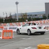 4輪車の試乗は、プロドライバーの運転による同乗試乗となる