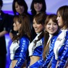 スバルブースのグランドフィナーレ、会期中に参加したコンパニオンやダンサーの名前を読み上げていくという、おなじみのスタイルで実施。