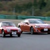 サーキットでランデブー走行するトヨタ・スポーツ800とトヨタ86（動画キャプチャー）