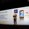 Optimus LTE L-01Dを発表するNTTドコモの山田隆持社長