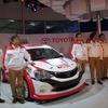トヨタ・キルロスカ・モーター社長の中川宏氏は左から2番目