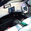コクピット。助手席足元のボックスはKERS用のキャパシタ（東京オートサロン12）
