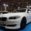 マットホワイトにラッピングされたBMW528