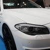 マットホワイトにラッピングされたBMW528