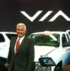 VIAモータースの3台のEV。ブースにはボブ・ラッツ氏も姿を見せた（デトロイトモーターショー12）