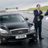 2011年9月、13秒9031の0‐400m加速タイムが市販ハイブリッド車のギネス世界最速記録と認定されたインフィニティM35h（日本名：日産フーガハイブリッド）