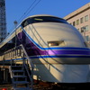 東武100系スペーシアと東京スカイツリー（イメージ）