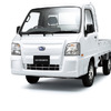 スバル富士重。生産終了となるサンバーの駆け込み需要があったが、全体では販売台数は落ち込んだ（写真：サンバー トラック）