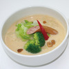 朝霧高原の牛乳を使った「朝霧高原のミルクラーメン」（東名・富士川SA下り）