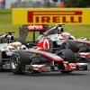 ハミルトン（手前、マクラーレン。2011年、F1ハンガリーGP）