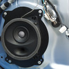 SonicPLUSは異種素材2ピース構造の採用により車外への音漏れやドアパネルなどの共振を防ぐことで高音質を実現する交換スピーカーだ