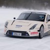 ノキアンタイヤを装着したフィンランドのEV、E-RAによる氷上最高速チャレンジ