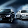 クラウン 特別仕様車、2.5アスリート「プレミアム エディション」（左）、2.5ロイヤルサルーン「プレミアム エディション」（右）〈オプション装着車〉 
