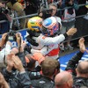 ハミルトン（黄ヘルメット）とバトン（マクラーレン、2010年F1中国GP）