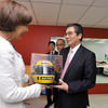 AGCグループ石村和彦CEO（向かって右）とアイルトン・セナ財団ビビアニ・セナ代表