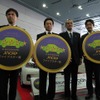 3社の代表による受賞後の記念撮影。