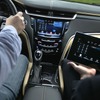キャデラックXTSの顧客に無償配布されるiPad