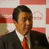囲み取材に応じた山田社長