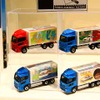 車体の色を選び、荷台に自由に絵を描いてプラスチックケースを組んで完成