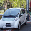 三菱 i-MiEV と急速充電器