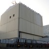 福島第一原子力発電所1号機原子炉建屋カバー屋根パネル（2011年10月14日撮影）