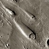 マーズ・オデッセイが撮影した、水が流れたあとと思われる火星の地形