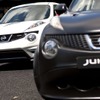 ルマン24時間耐久レースの日産スタンドに展示されたジュークニスモとジューク-R