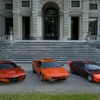 オリジナルのBMW M1(中央）。左は2008年に発表されたM1オマージュ