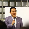 東京都港区で22日に行われたピーチ・アビエーションの記者会見と井上慎一CEO