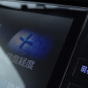 静電容量方式のガラスタッチパネルを採用。フラットで美しい。