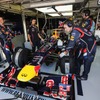 タイヤウォーマーを装着して出走を待つレッドブルのマシン（2012年・ヨーロッパGP）