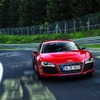 ドイツ・ニュルブルクリンク北コースで市販EVによるラップタイムの新記録を達成したアウディR8 eトロン