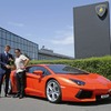 ランボルギーニの本社工場でラインオフし、顧客に引き渡された1000台目のアヴェンタドールLP700‐4
