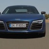 サーキットを走行するアウディR8 V10プラス